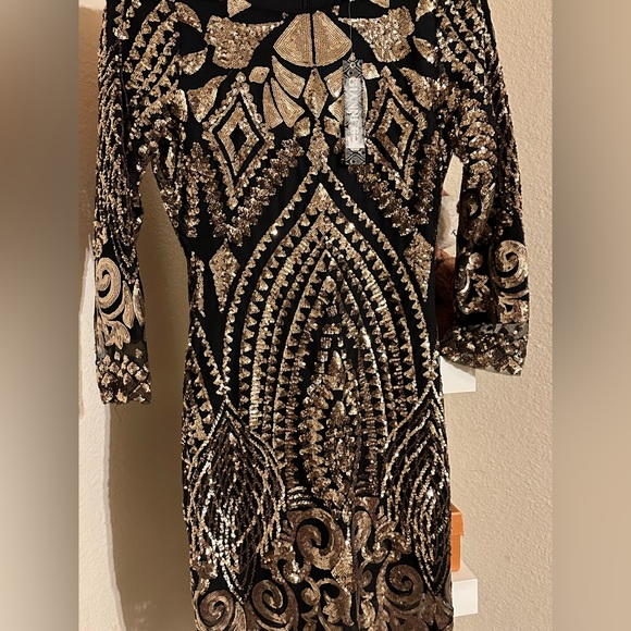 Woman’s long sleeve Gianni dress❤️👗 - Picture 5 of 11